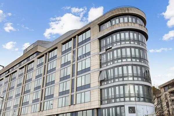 Bureau dans Rueil-Malmaison à louer - Photo de l’immeuble – Image 2 sur 12