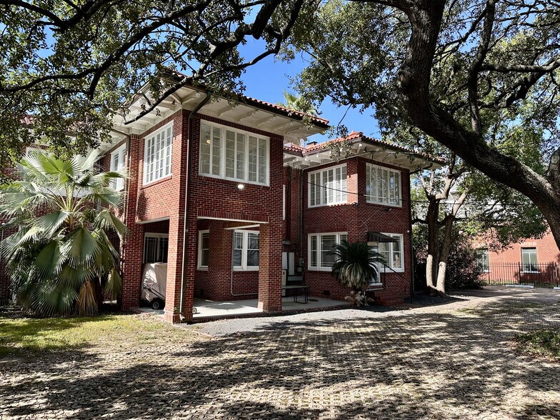 4515 Yoakum Blvd, Houston, TX à vendre - Photo de l’immeuble – Image 2 sur 10