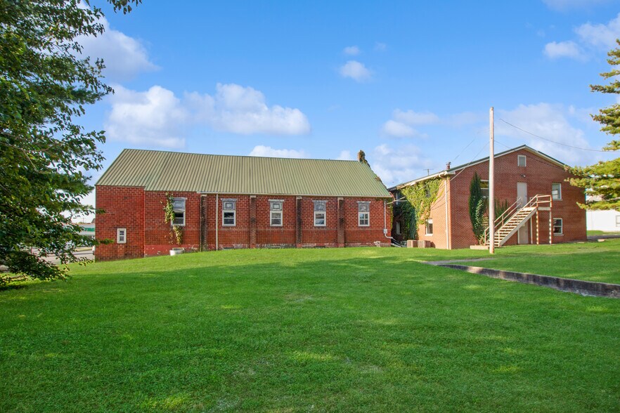 220 S Main St, Brownstown, IN à vendre - Photo de l’immeuble – Image 3 sur 14