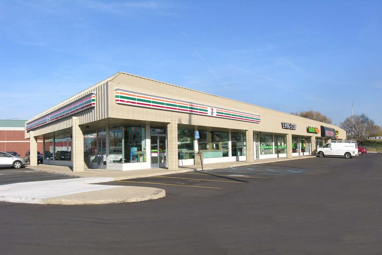 31040-31070 Gratiot Ave, Roseville, MI à louer Photo principale– Image 1 sur 3