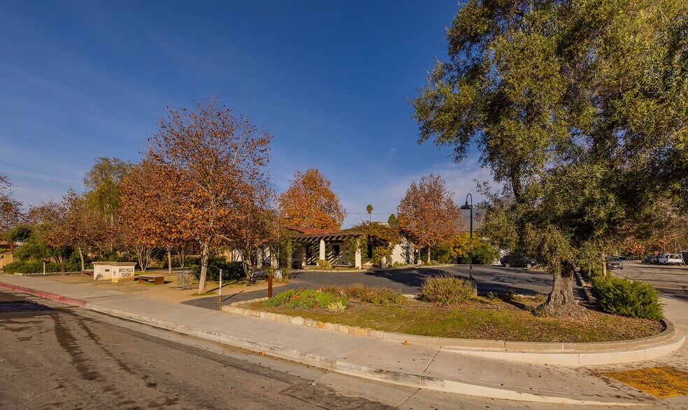 110 W Ojai Ave, Ojai, CA à vendre - Photo de l’immeuble – Image 3 sur 16
