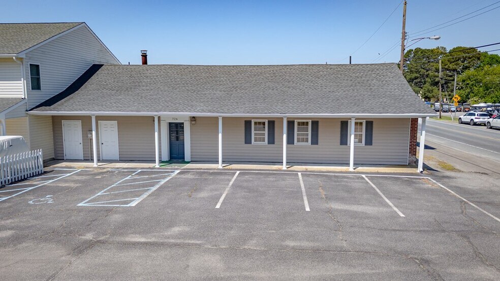 726 Randolph Ave, Cape Charles, VA à vendre - Photo de l’immeuble – Image 2 sur 8