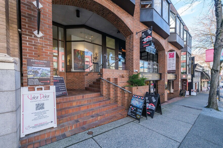 2231-2245 Granville St, Vancouver, BC à vendre - Photo de l’immeuble – Image 3 sur 12