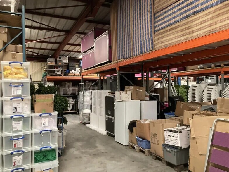 Local d’activités dans Meung-sur-Loire à louer - Photo de l’immeuble – Image 3 sur 9