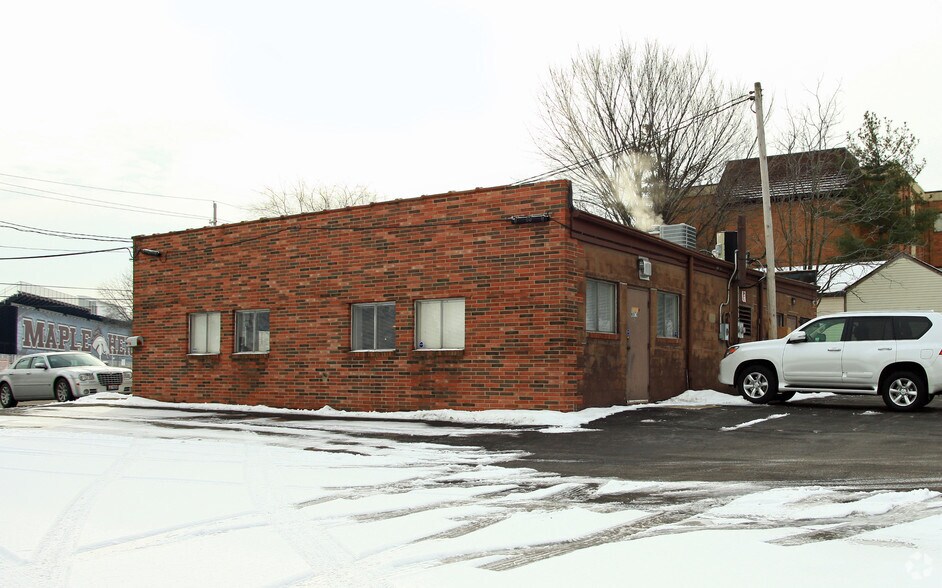 5396 Lee Rd, Maple Heights, OH à louer - Photo de l’immeuble – Image 3 sur 3