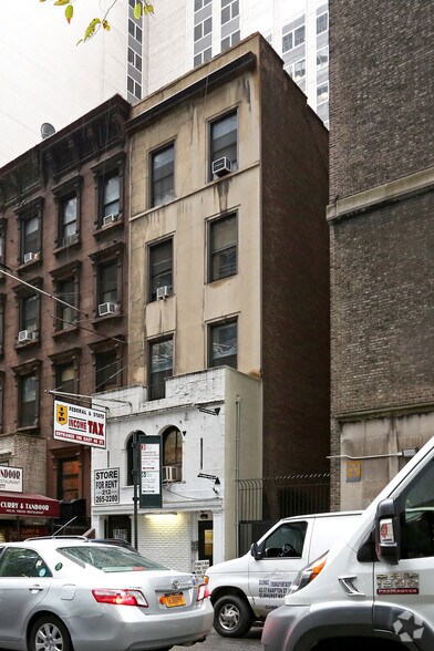 146 E 46th St, New York, NY à louer - Photo de l’immeuble – Image 2 sur 7