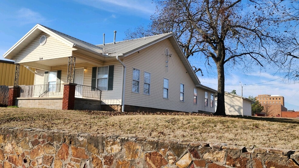 214 N Oklahoma Ave, Shawnee, OK à vendre - Photo principale – Image 1 sur 20