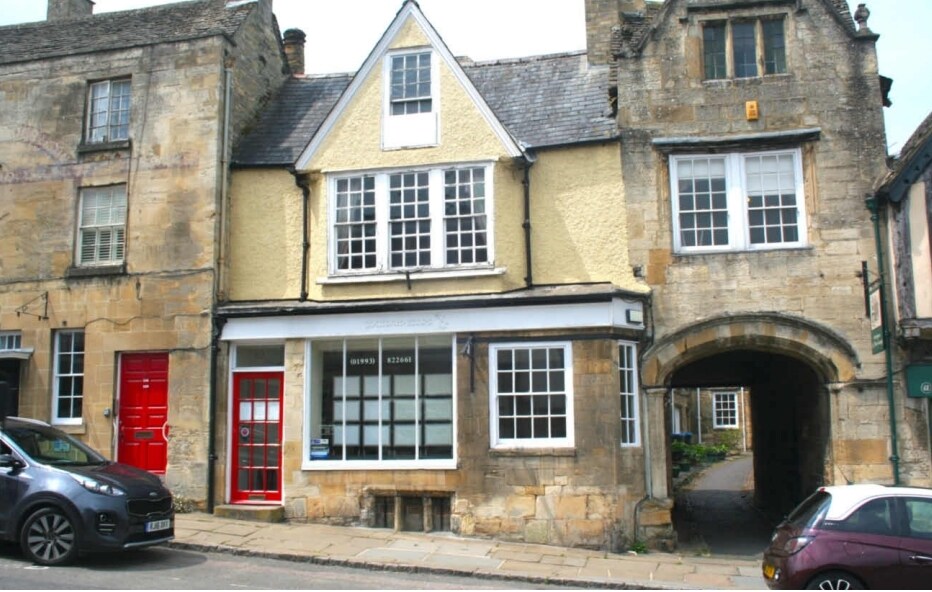 112 High St, Burford à louer Photo principale– Image 1 sur 2