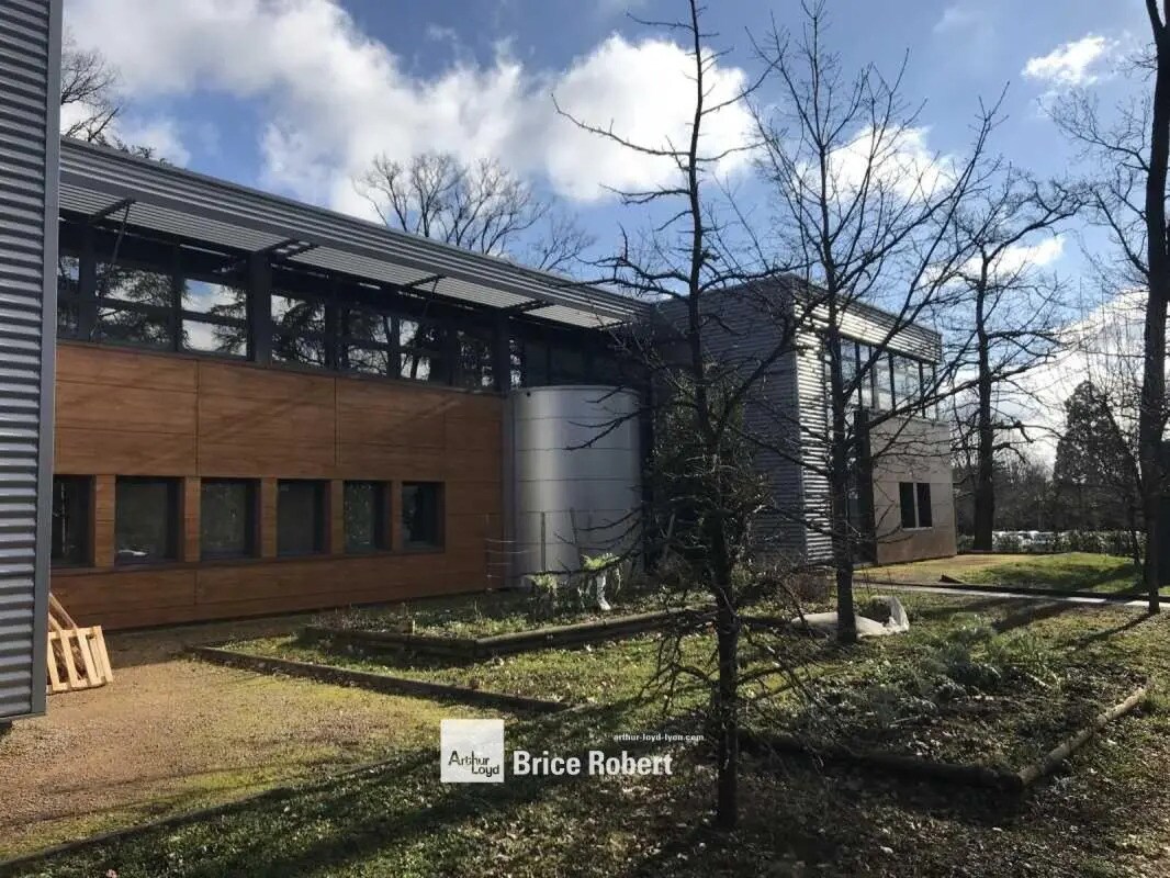 Local d’activités dans Écully à louer Photo de l’immeuble– Image 1 sur 5