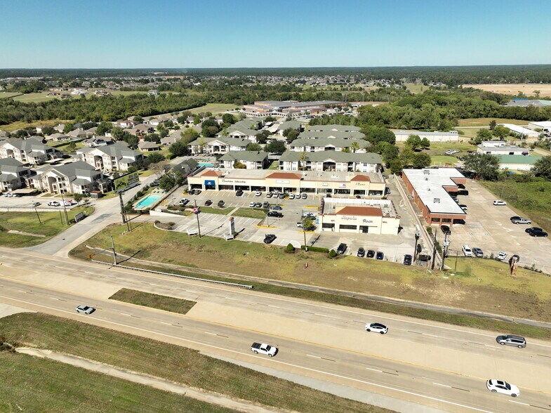 19786 Highway 105 W, Montgomery, TX à vendre - Photo de l’immeuble – Image 3 sur 17