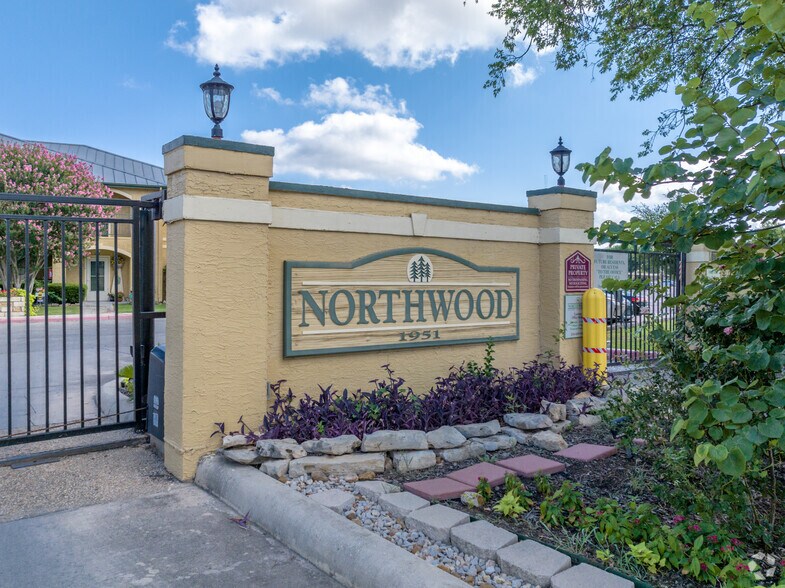 1925 Old FM 306, New Braunfels, TX à vendre - Photo de l’immeuble – Image 2 sur 18