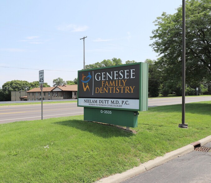 3537 Beecher Rd, Flint, MI à louer - Photo de l’immeuble – Image 2 sur 5