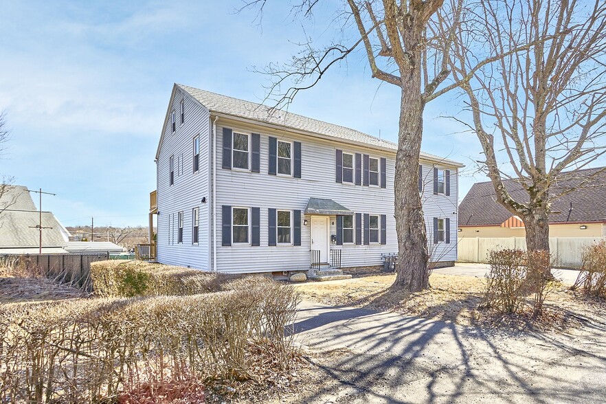 8 Village St, Dudley, MA à vendre - Photo de l’immeuble – Image 2 sur 50