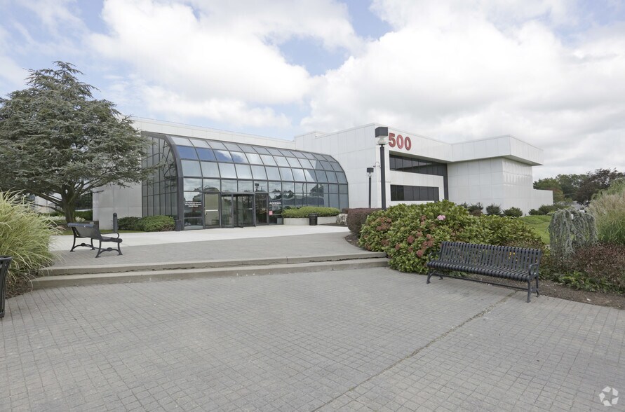 500 N Broadway, Jericho, NY à louer - Photo de l’immeuble – Image 2 sur 17