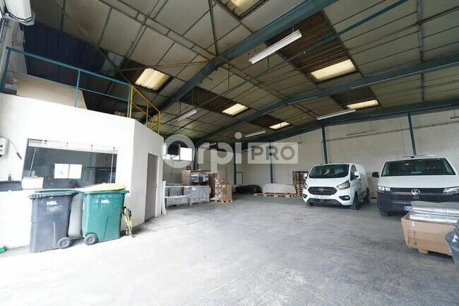 Plus de détails pour Bureau, Local d'activités à louer