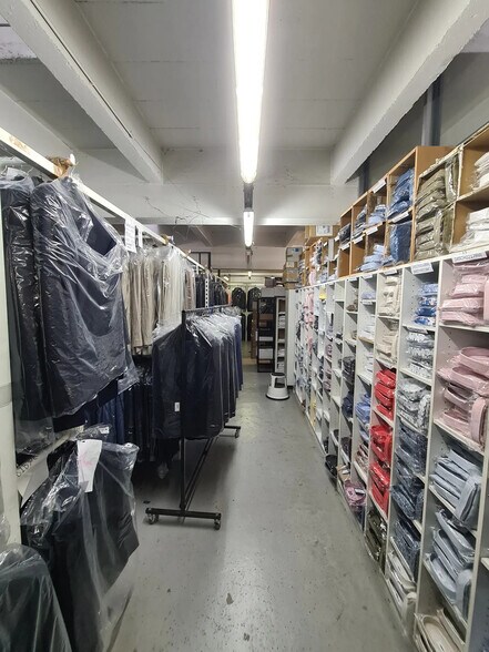 Industriel/Logistique dans Paris à louer - Photo de l’immeuble – Image 1 sur 8