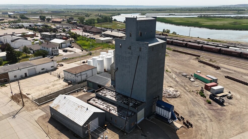 103 1st St W, Williston, ND à vendre - Aérien – Image 3 sur 22