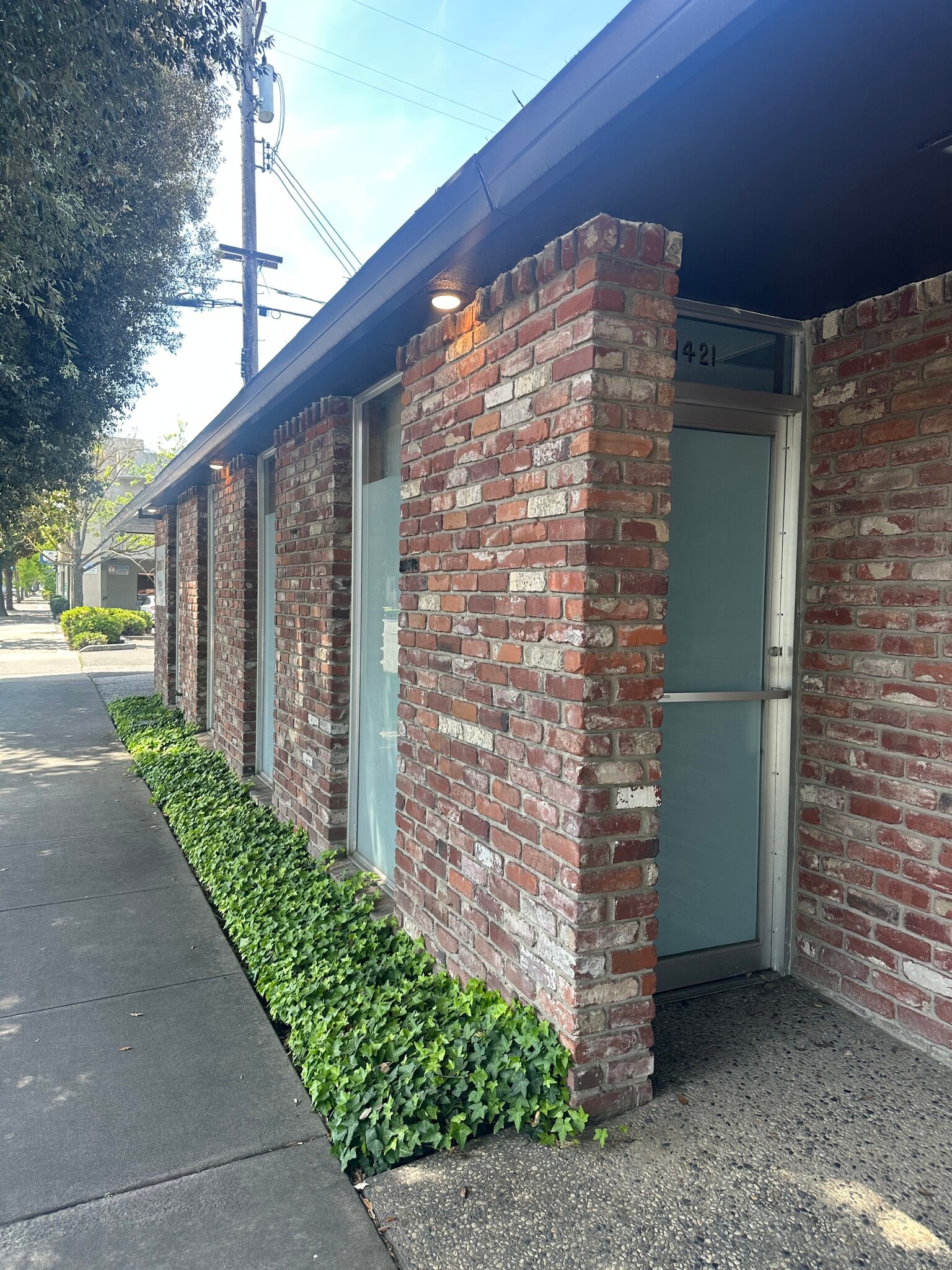 1421 K St, Modesto, CA à louer Photo de l’immeuble– Image 1 sur 13