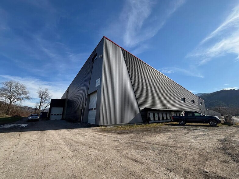 Local d'activités dans Lardier-et-Valença à vendre - Photo de l’immeuble – Image 3 sur 11