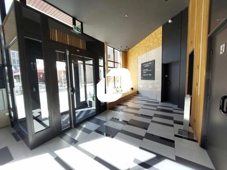 17 Rue Joël Le Theule, Montigny-le-Bretonneux à louer - Photo de l’immeuble – Image 2 sur 14