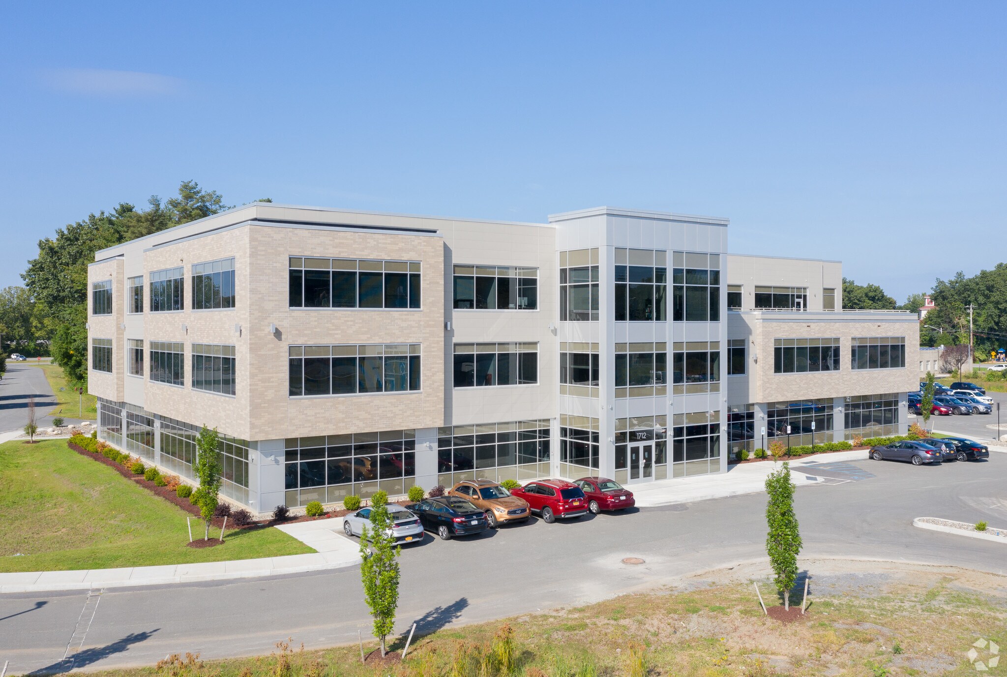 1712 Route 9, Halfmoon, NY à louer Photo principale– Image 1 sur 29