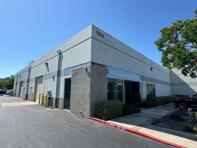 1244 Dupont Ct, Manteca, CA à louer - Photo de l’immeuble – Image 2 sur 9