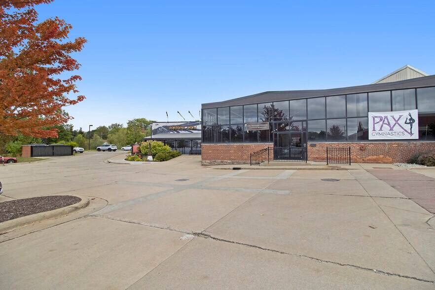 375 E North St, Chelsea, MI à vendre - Photo de l’immeuble – Image 3 sur 10