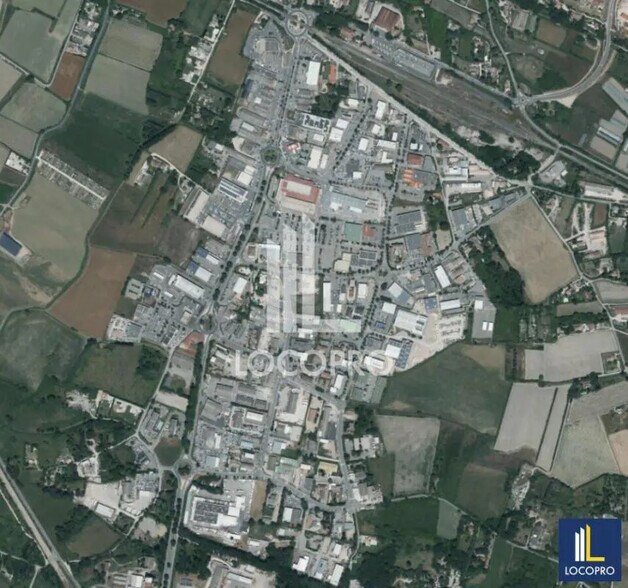 Local commercial dans Pertuis à louer - Photo de l’immeuble – Image 3 sur 5