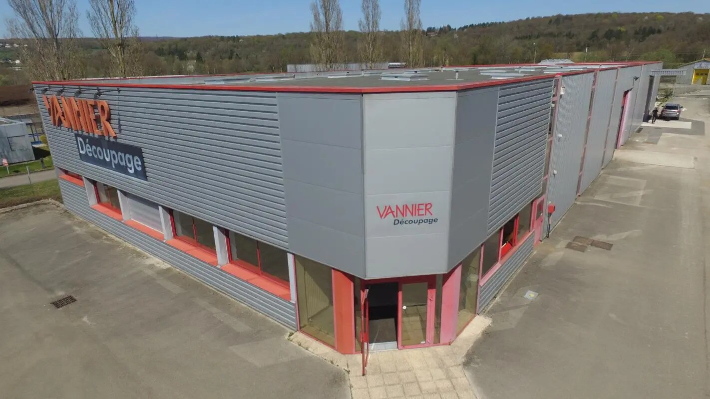 Local d’activités dans Roche-lez-Beaupré à louer Photo de l’immeuble– Image 1 sur 3