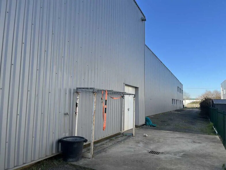 Local d'activités dans Beychac-et-Caillau à vendre - Photo de l’immeuble – Image 3 sur 13