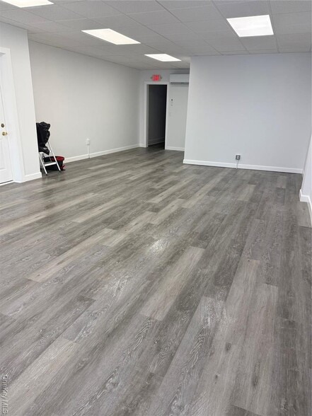 271 Broadway, Bethpage, NY à louer - Photo intérieure – Image 3 sur 4