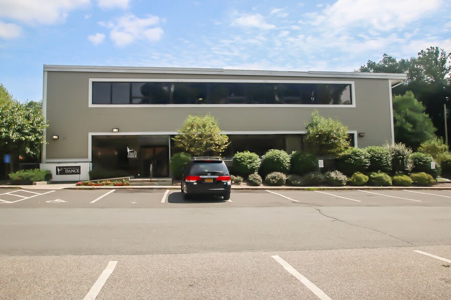 66 Grove St, Ridgefield, CT à louer - Photo de l’immeuble – Image 2 sur 22
