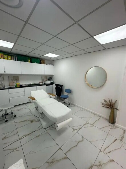 Local commercial dans Saint-Maur-des-Fossés à louer - Photo intérieure – Image 2 sur 6