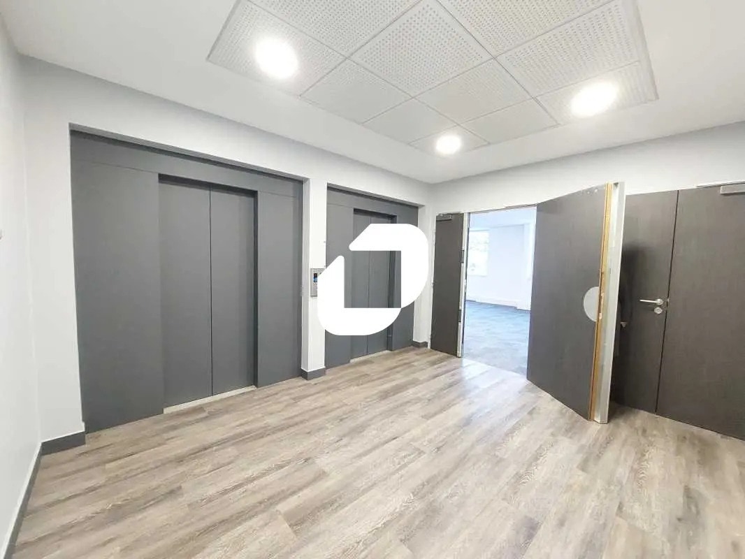 Bureau dans Vélizy-Villacoublay à louer Photo intérieure– Image 1 sur 2