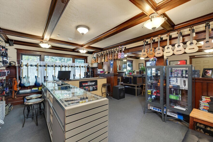 835 N Main Ave, Gresham, OR à vendre - Photo de l’immeuble – Image 3 sur 15