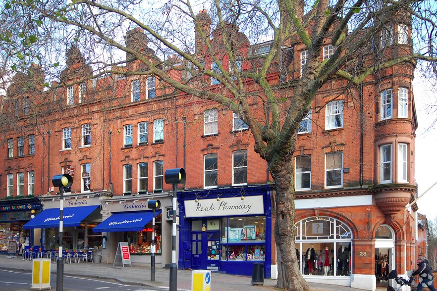 30 Rosslyn Hl, Londres à louer - Photo de l’immeuble – Image 2 sur 2