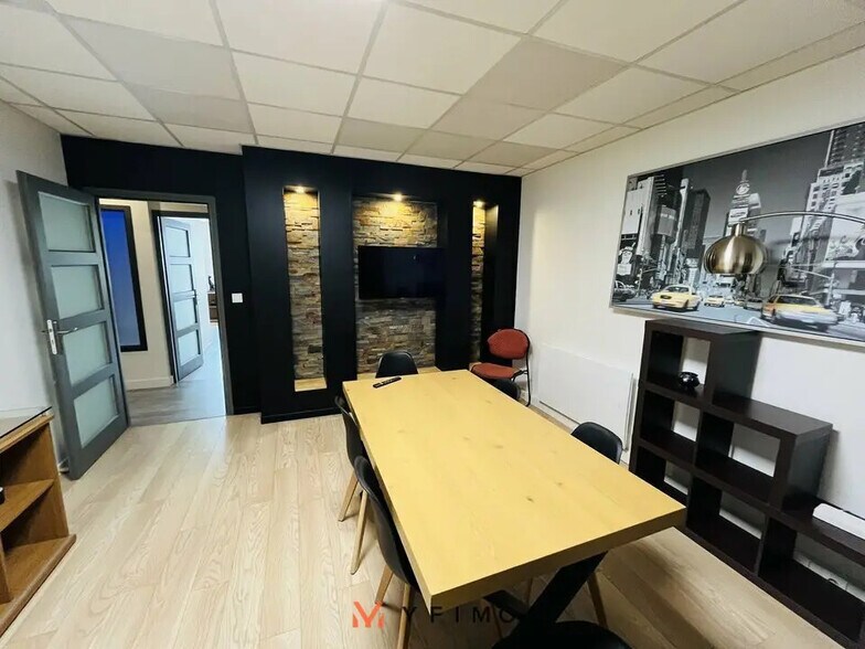 Local d'activités dans Chanteloup-les-Vignes à vendre - Photo intérieure – Image 3 sur 7