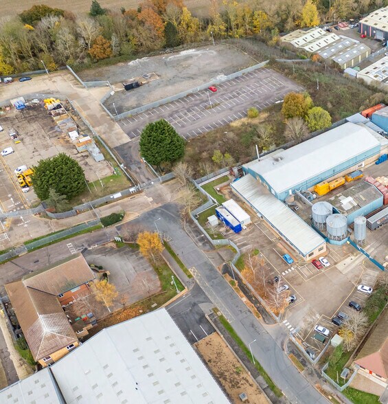 40-44 Bradfield Rd, Wellingborough à louer - Photo de l’immeuble – Image 1 sur 8