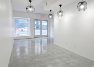 2409-2411 41st Ave, Long Island City, NY à louer Photo intérieure– Image 2 sur 13