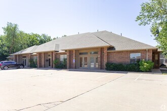 2816 NW 58th St, Oklahoma City, OK à louer Photo de l’immeuble– Image 2 sur 5
