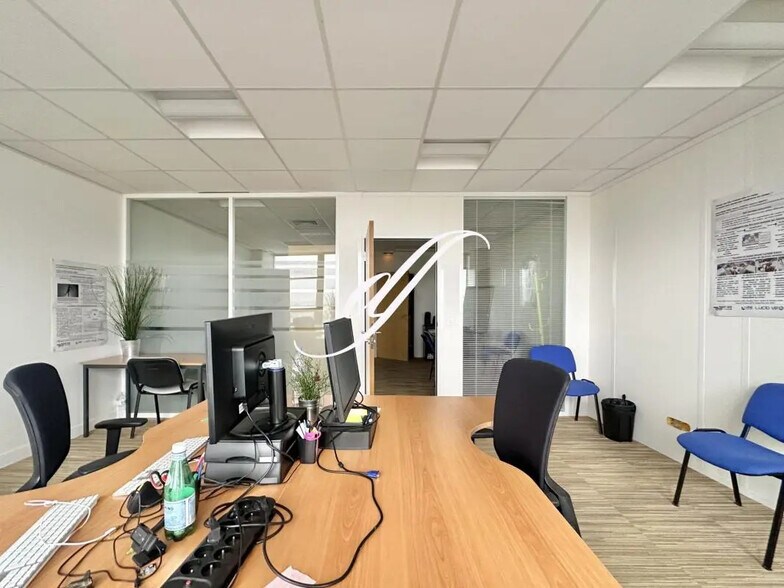 Bureau dans Paris à vendre - Photo de l’immeuble – Image 2 sur 11
