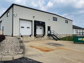 380 Business Park Cir, Stoughton, WI à louer Photo de l’immeuble– Image 2 sur 5