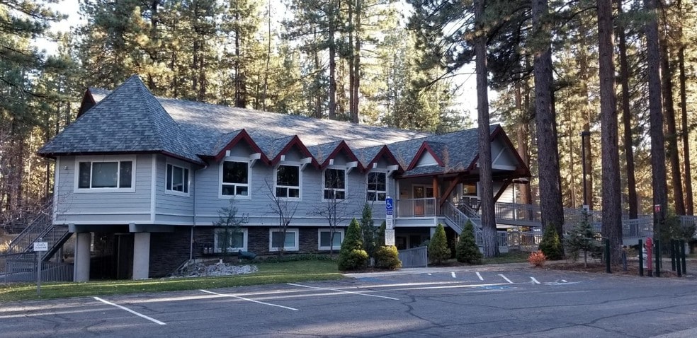 1077 4th St, South Lake Tahoe, CA à louer - Photo principale – Image 1 sur 21