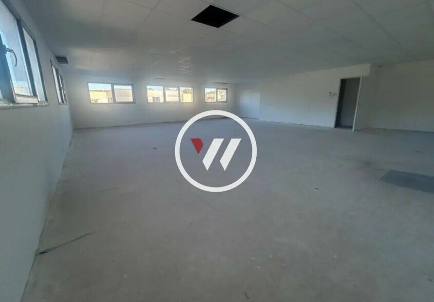 Local d'activités dans Les Pennes-Mirabeau à vendre - Photo intérieure – Image 3 sur 4