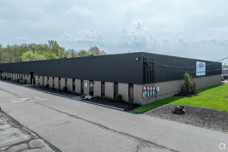 8515 Freeway Dr, Macedonia, OH à louer - Photo principale – Image 1 sur 5