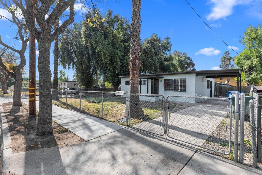 179 E 16th St, San Bernardino, CA à vendre - Photo de l’immeuble – Image 2 sur 31