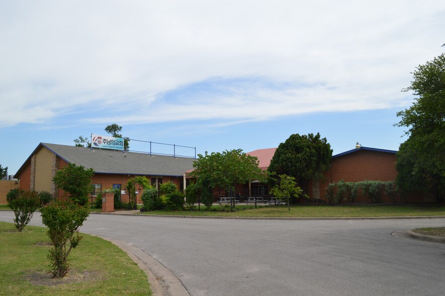 301 W Anderson Ln, Austin, TX à vendre - Photo de l’immeuble – Image 3 sur 15