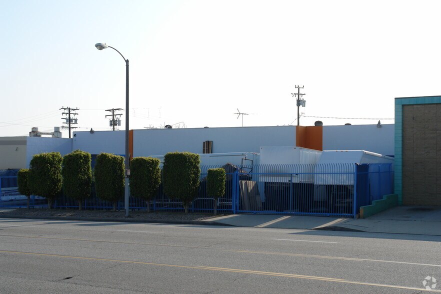 13017 S Broadway, Los Angeles, CA à louer - Photo principale – Image 1 sur 30