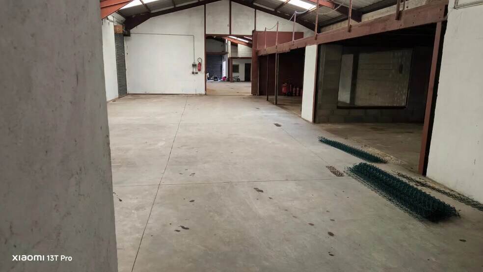 9 Zone Artisanale Des 4 Chemins, Méry-sur-Oise à vendre - Photo de l’immeuble – Image 3 sur 4