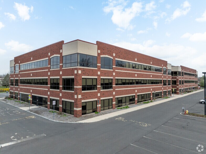 700 Horizon Dr, Trenton, NJ à louer - Photo de l’immeuble – Image 2 sur 6